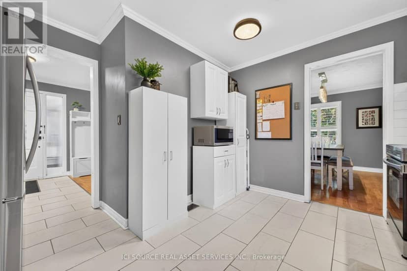 6998 Glengowan Crescent — photo 15 of 40