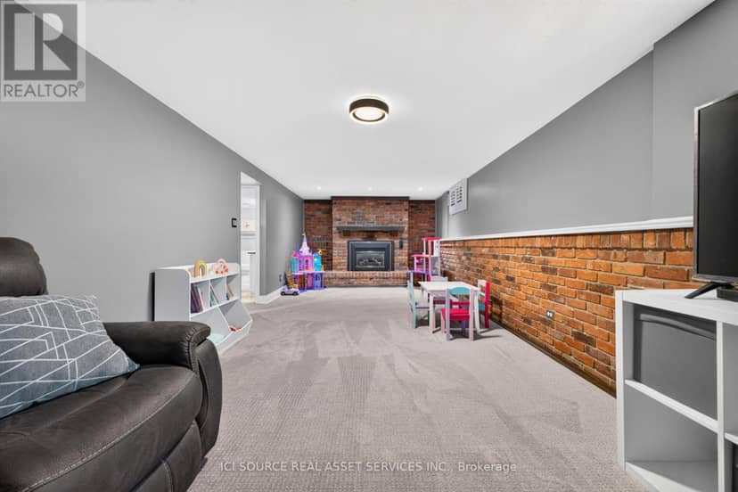 6998 Glengowan Crescent — photo 35 of 40