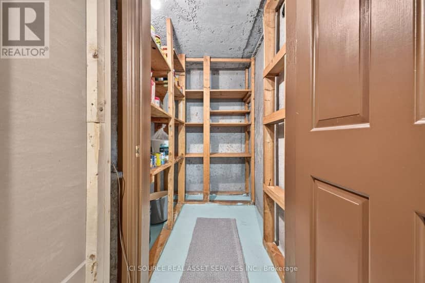 6998 Glengowan Crescent — photo 37 of 40