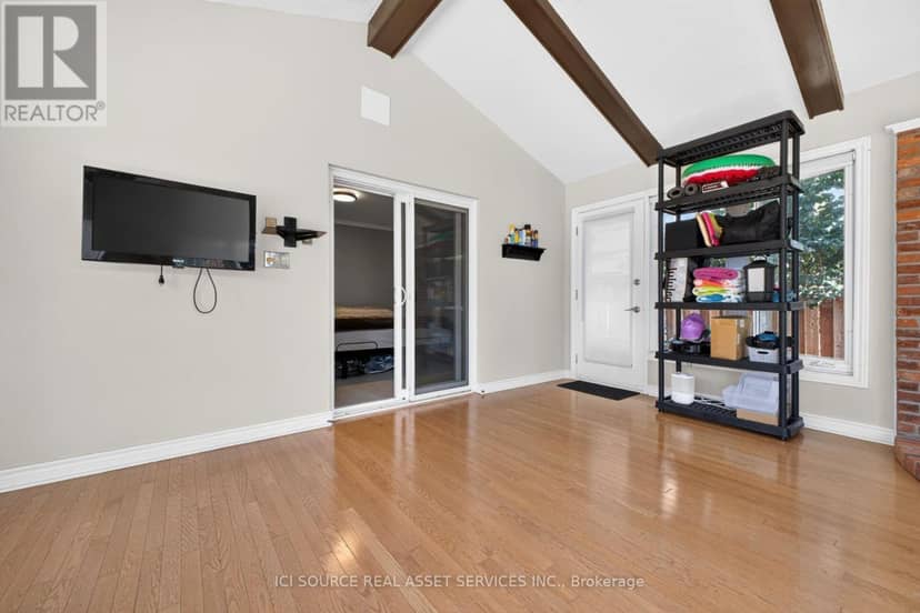 6998 Glengowan Crescent — photo 24 of 40