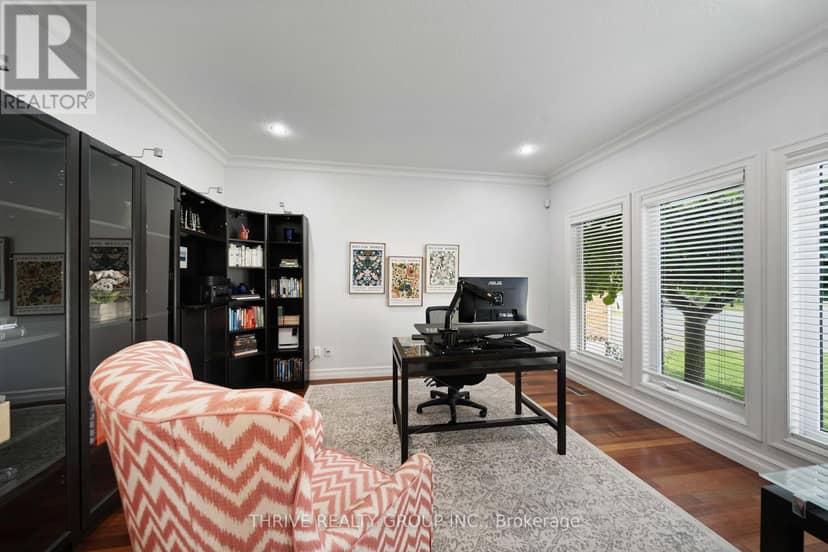 944 Collins Drive, London South, photo 6
