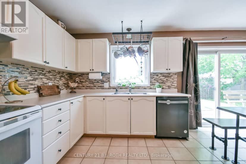 42 Farmstead Crescent — photo 7 of 38