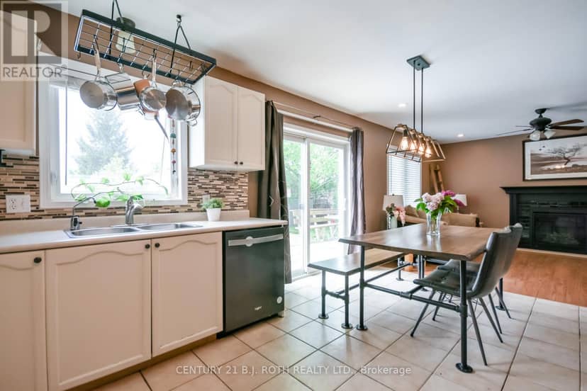 42 Farmstead Crescent — photo 9 of 38