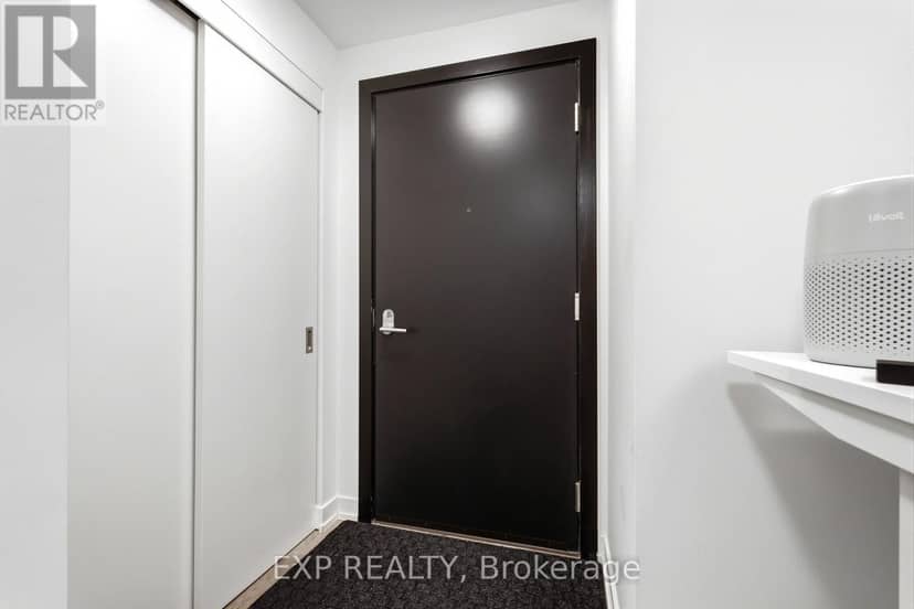 1011 - 5 Wellington Street S — photo 7 of 40