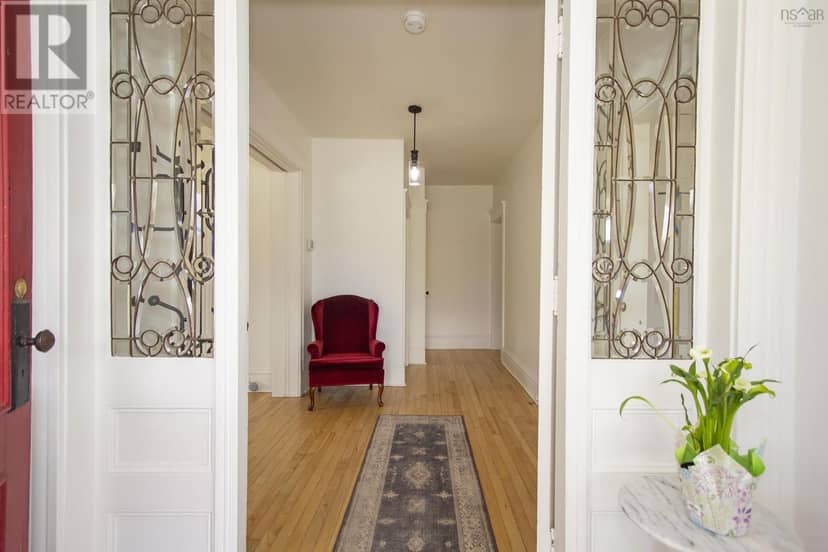 159 Victoria Street E — photo 7 of 40