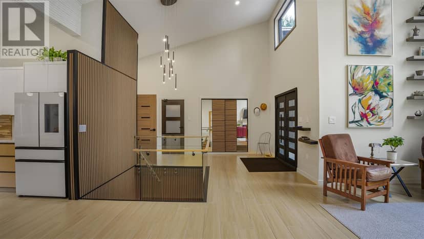 4223 Queen ST — photo 13 of 40