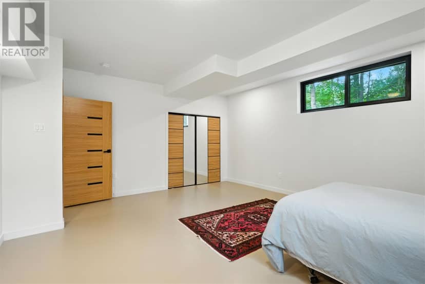4223 Queen ST — photo 40 of 40