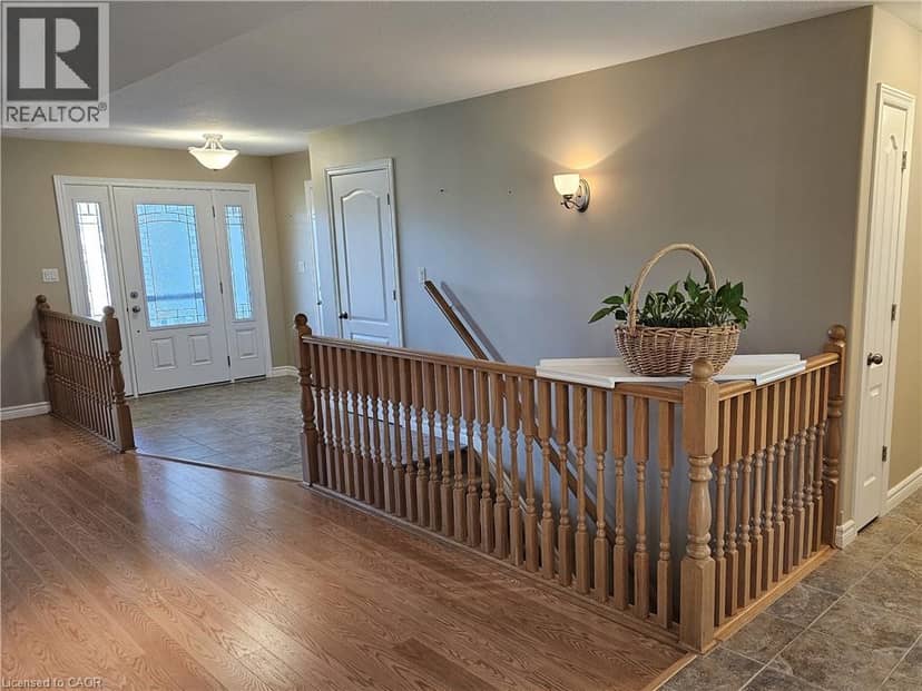 39 ROSS Avenue N — photo 4 of 40
