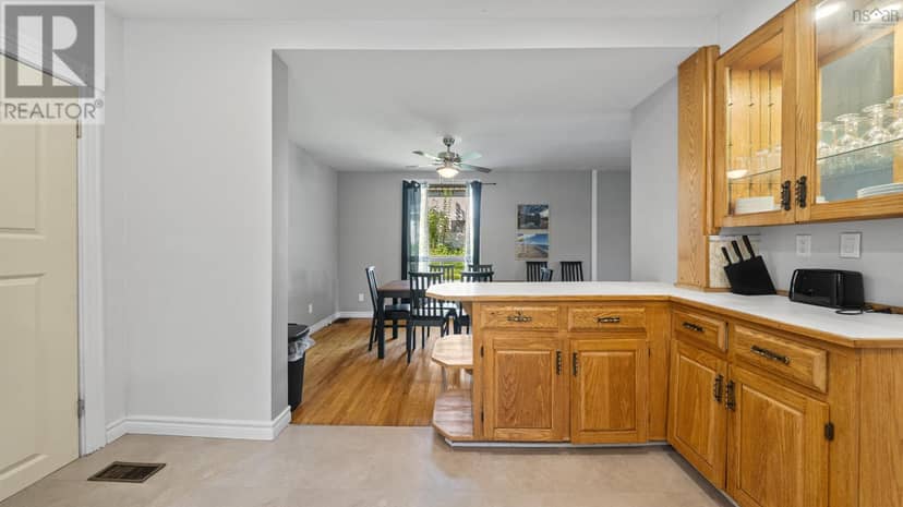 62 Maple Avenue — photo 10 of 34