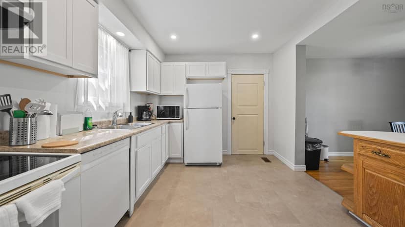 62 Maple Avenue — photo 8 of 34