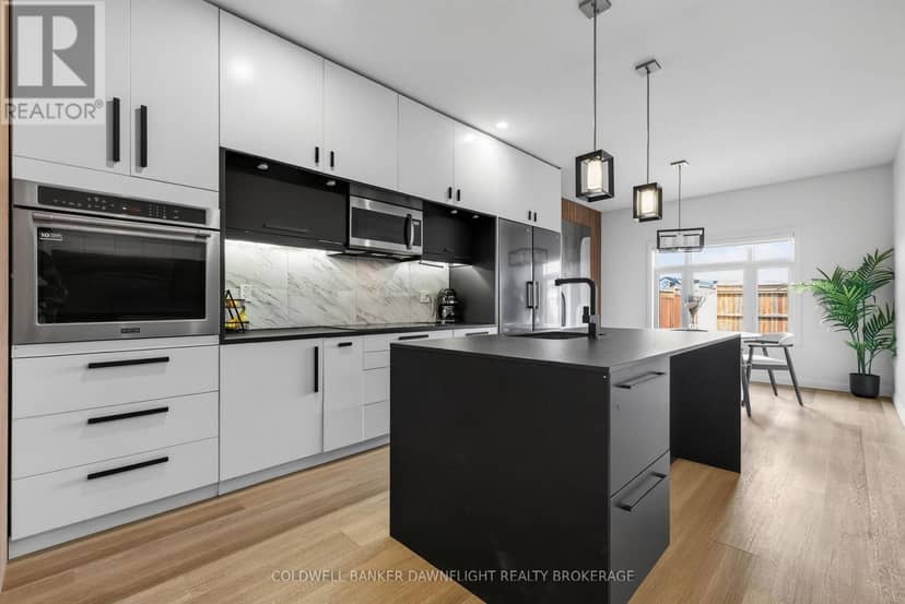 592 Albert Street — photo 11 of 40