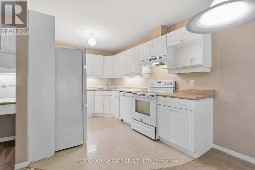 18 - 122 Sherwood Forest Square — photo 15 of 40
