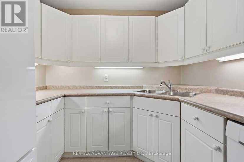 18 - 122 Sherwood Forest Square — photo 20 of 40