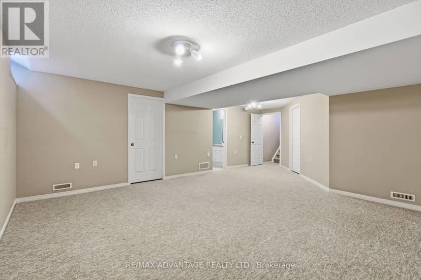 18 - 122 Sherwood Forest Square — photo 32 of 40