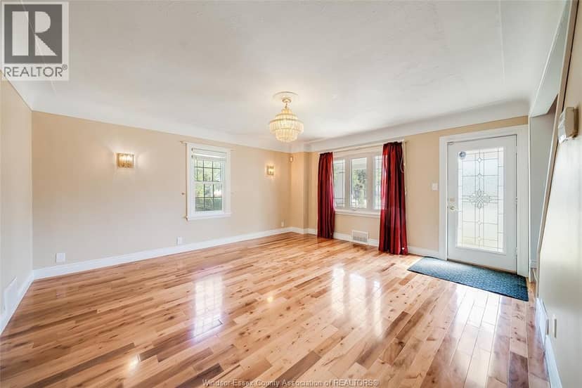 1055 Jefferson Boulevard — photo 9 of 40