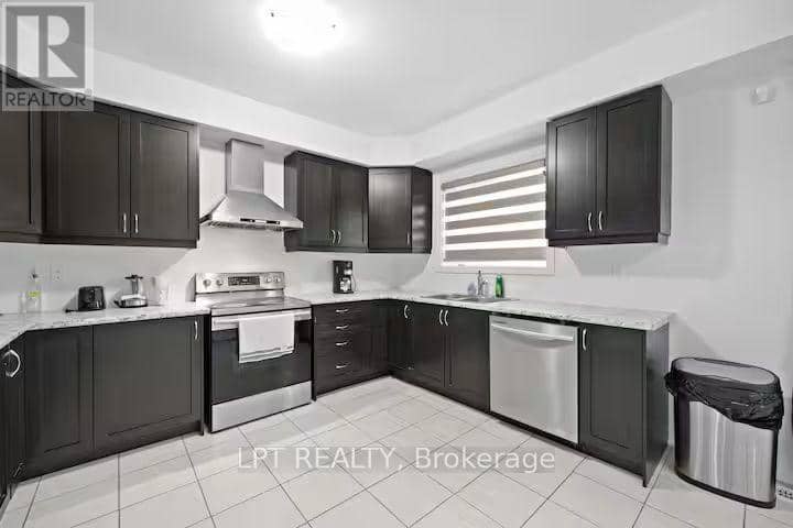 341 Remembrance Road — photo 13 of 40