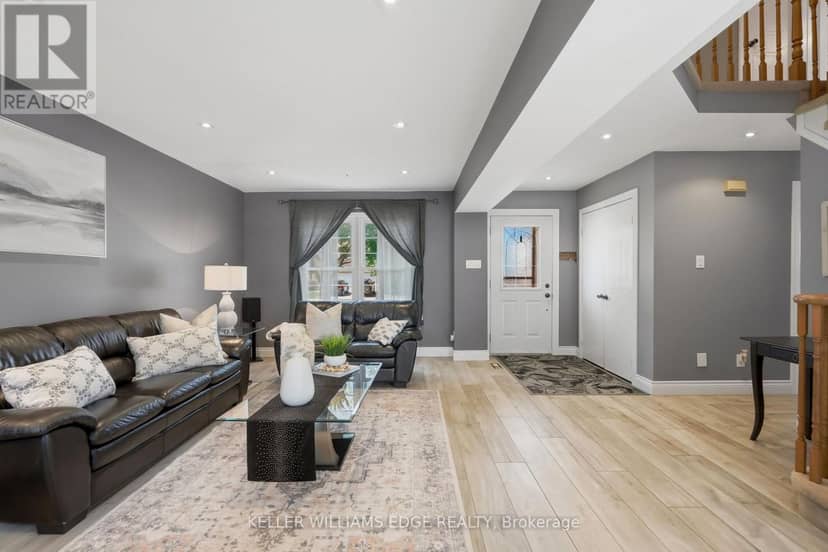 2055 Hunters Wood Drive, Burlington, photo 3