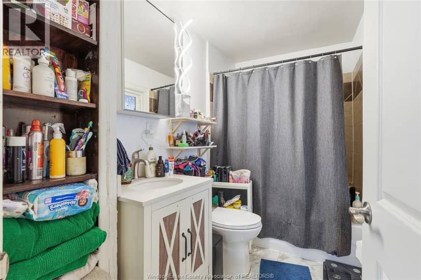 1021 Wellington Avenue — photo 21 of 25
