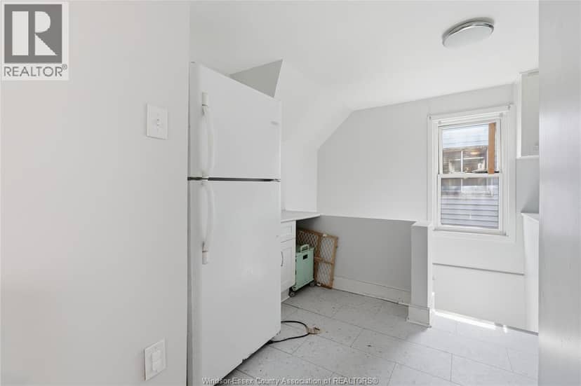 1021 Wellington Avenue — photo 7 of 25
