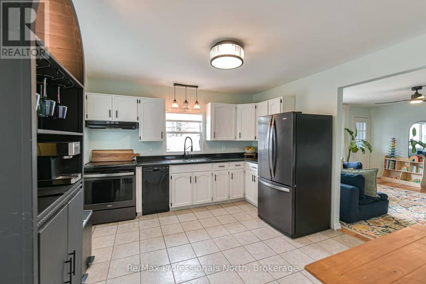 817 Eighth Avenue — photo 16 of 33