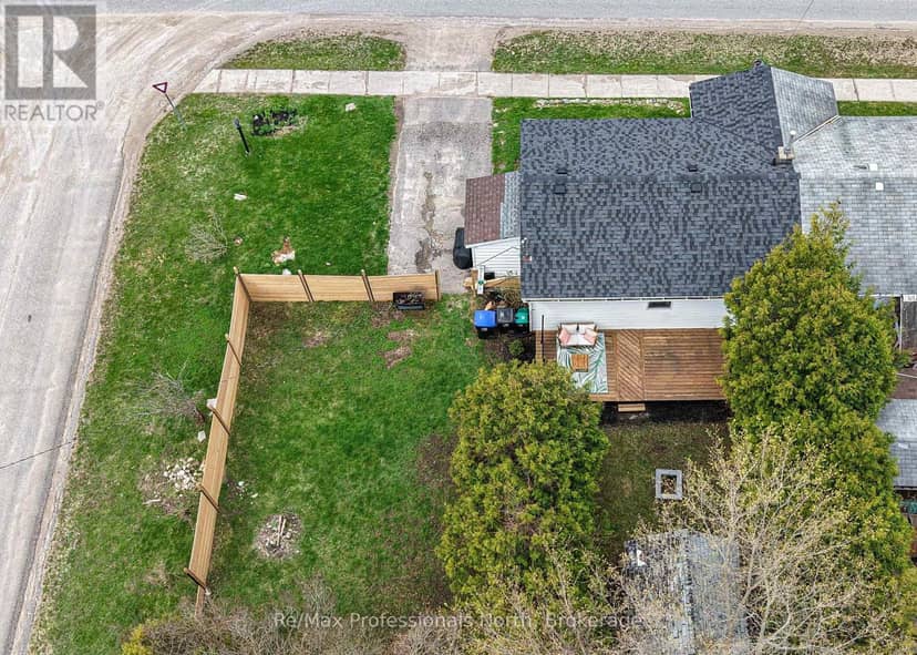 817 Eighth Avenue, Tay, photo 3