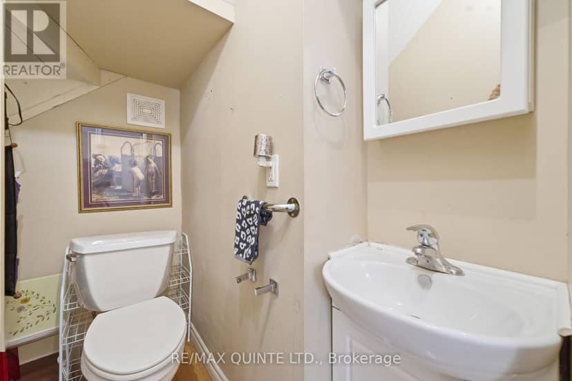 94 Dundas Street E — photo 13 of 39