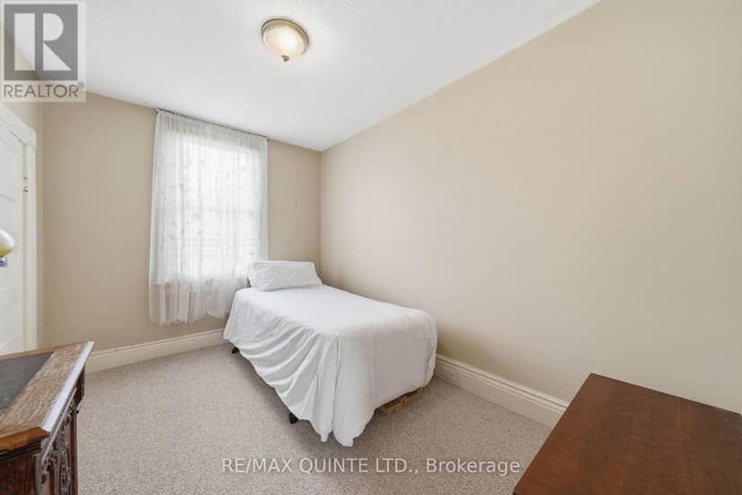 94 Dundas Street E — photo 16 of 39