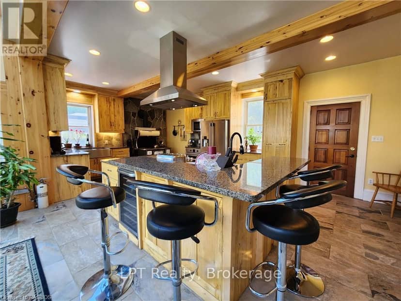 484 Carlisle Street — photo 14 of 40