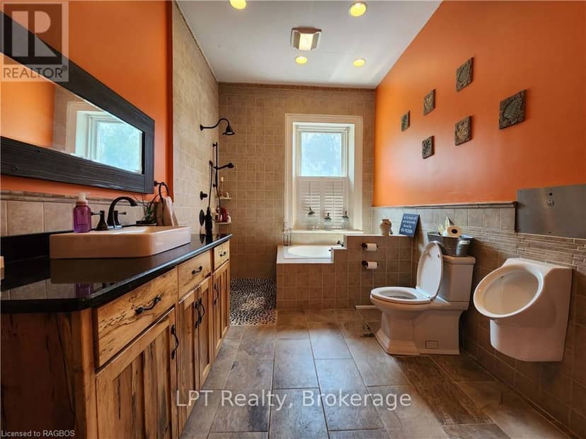 484 Carlisle Street — photo 15 of 40