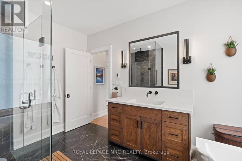 1 Briarfield Crescent — photo 22 of 40
