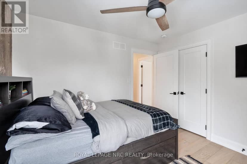1 Briarfield Crescent — photo 34 of 40