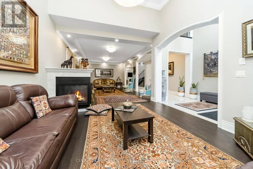 8 Adrian Crescent — photo 10 of 40