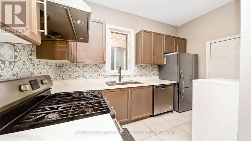 8 Adrian Crescent — photo 36 of 40