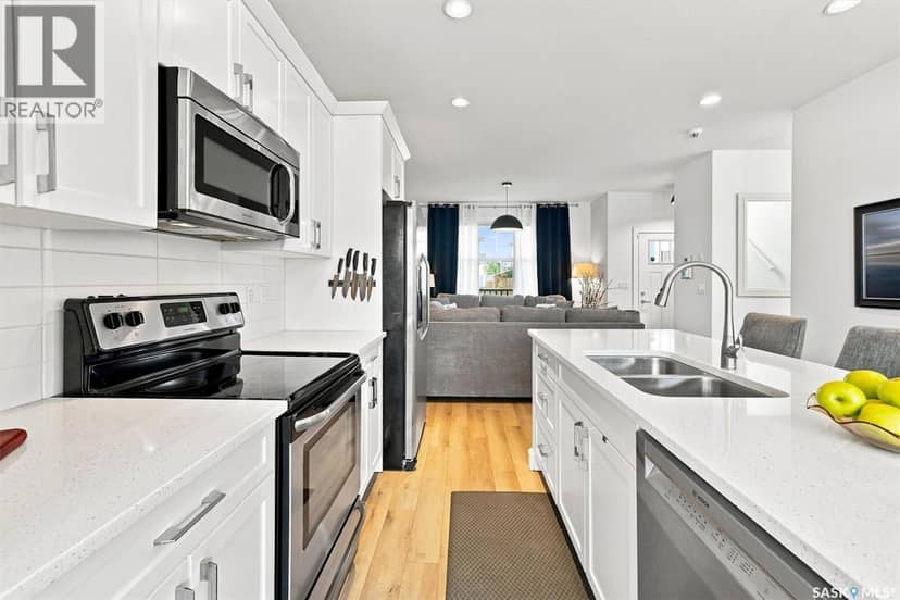 636 Meadows BOULEVARD — photo 11 of 40