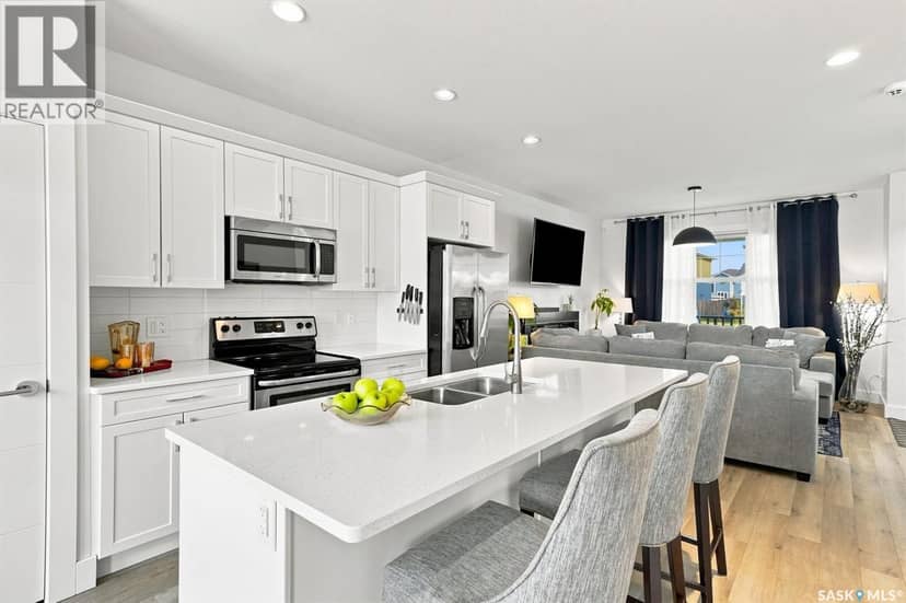 636 Meadows BOULEVARD — photo 7 of 40