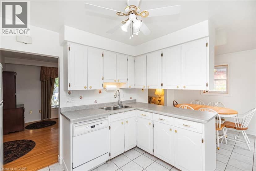 37 LORNE Avenue — photo 12 of 33