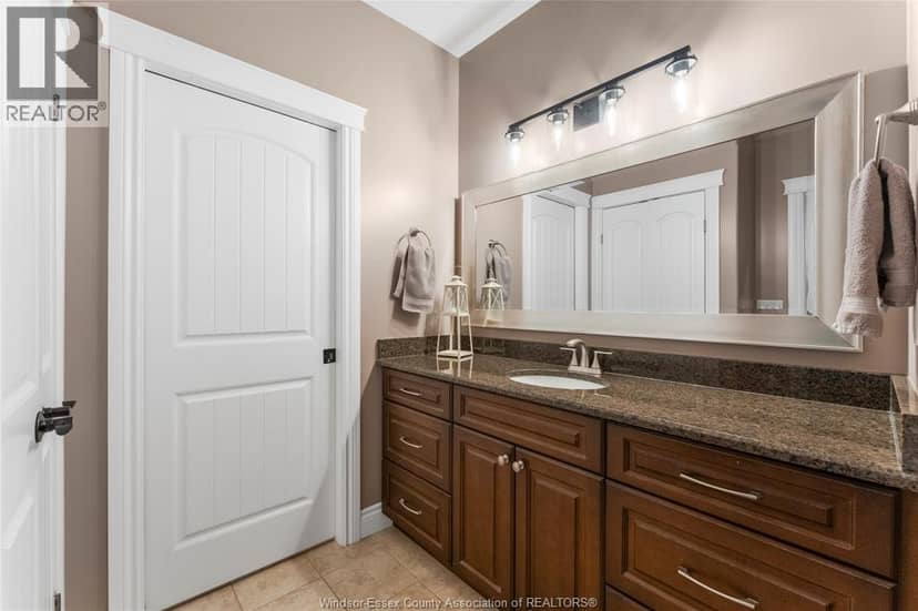 49 Montego Bay CRESCENT — photo 20 of 40