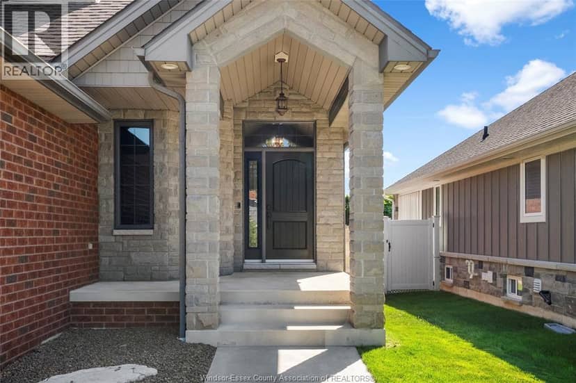 49 Montego Bay CRESCENT — photo 4 of 40