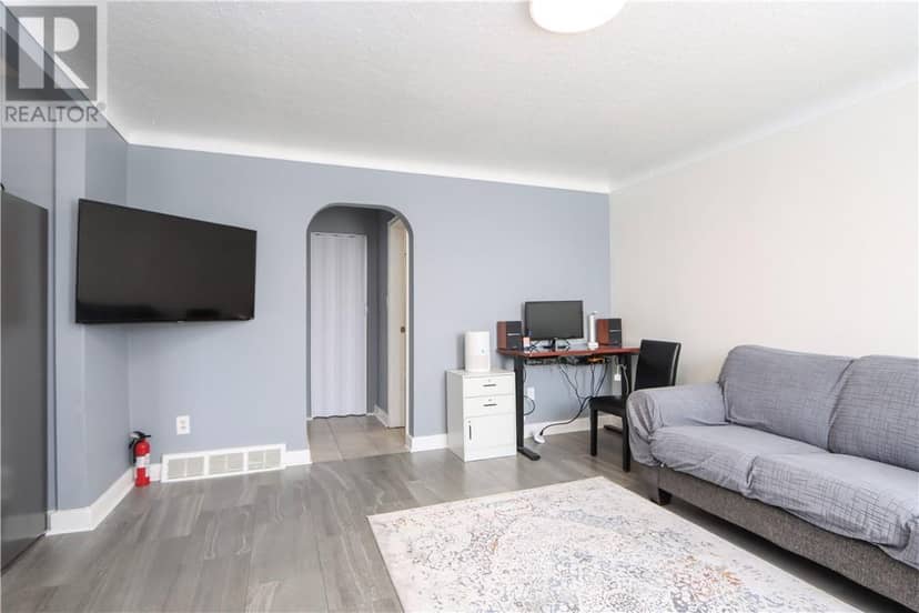 17 Landsend Street — photo 3 of 40