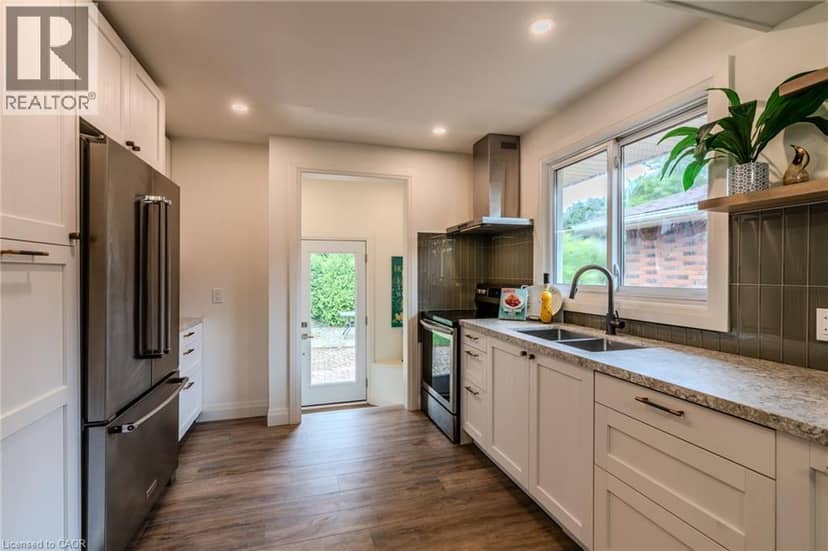17 WOODSVIEW Avenue — photo 9 of 30