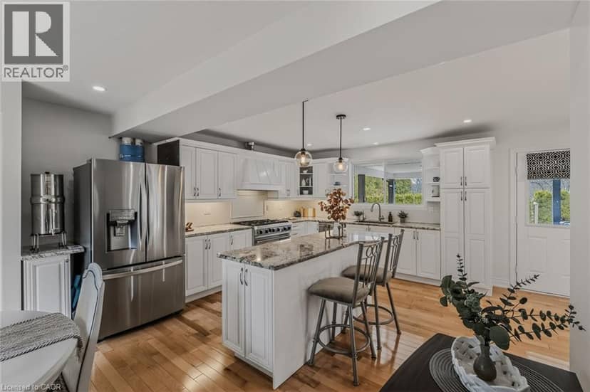 208 VICTORIA Street — photo 16 of 40