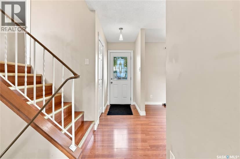 145 Dalgliesh DRIVE — photo 3 of 40