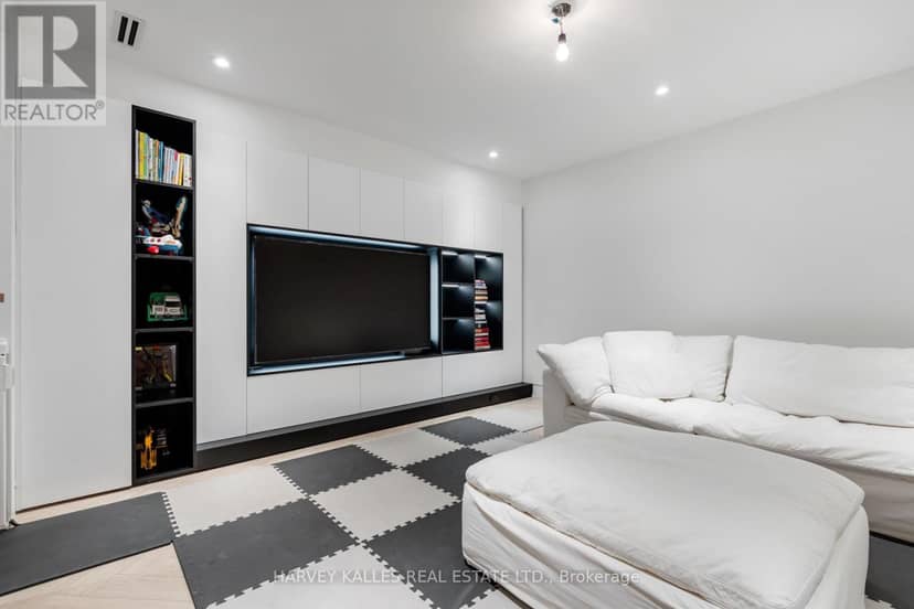 40 Thelma Avenue — photo 15 of 18