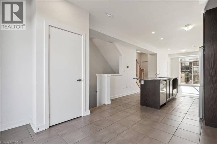 590 NORTH SERVICE Road Unit# 31 — photo 14 of 40