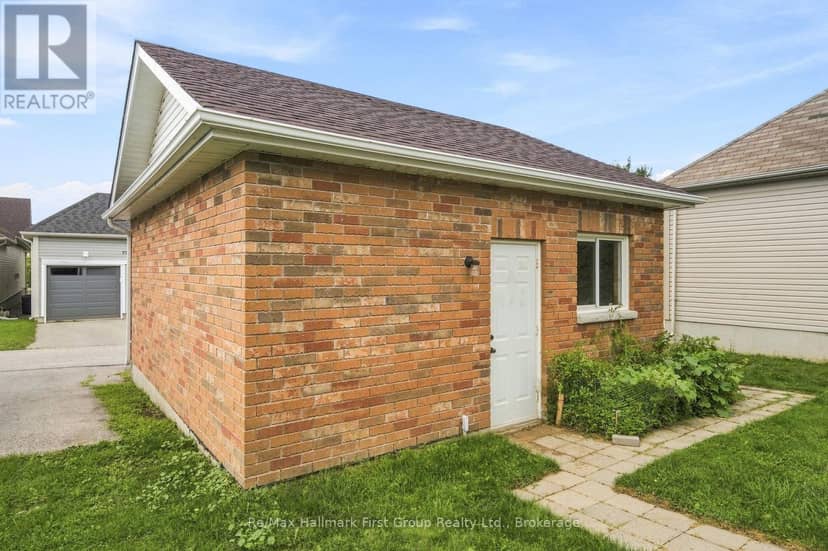 777 Prince Of Wales Drive — photo 28 of 32