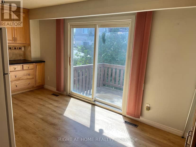 70 Carisbrooke Court, Brampton, photo 5