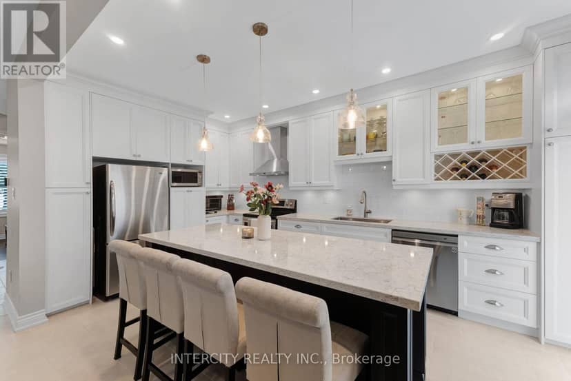 37 Redfinch Crescent — photo 10 of 40