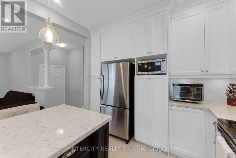 37 Redfinch Crescent — photo 12 of 40