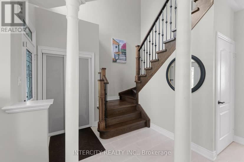 37 Redfinch Crescent — photo 23 of 40