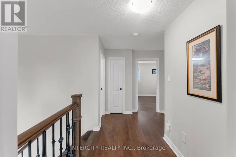 37 Redfinch Crescent — photo 25 of 40
